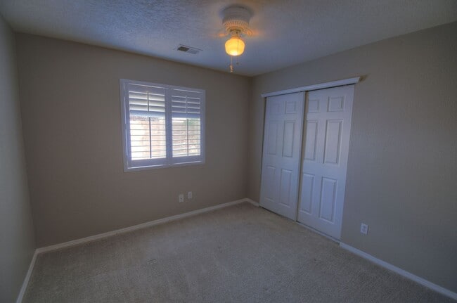 Building Photo - Adorable 2 Bedroom, 2 Bathroom, 2 Car Gara...