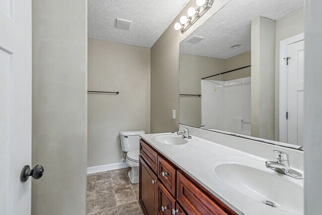 Building Photo - 105 Kenan Lp