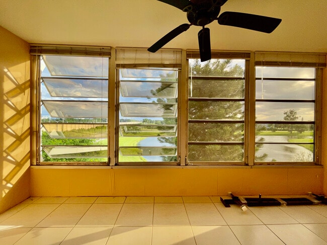 Building Photo - 4053 Hythe A