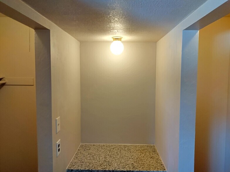 Building Photo - 4207 Brookfield Dr
