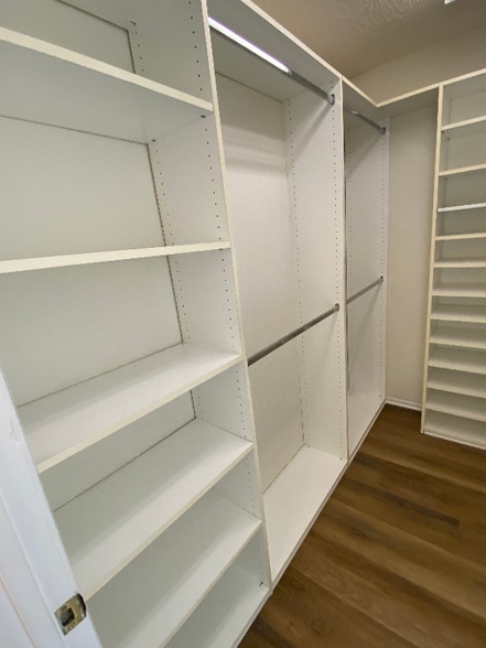 Building Photo - 9111 Lemona Ave