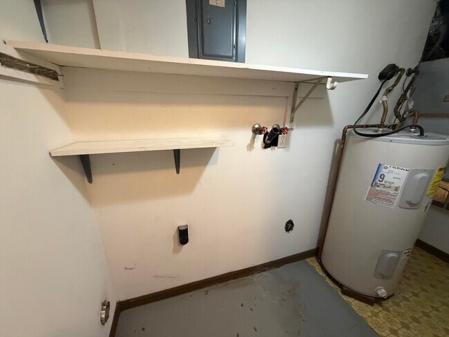 Building Photo - 2205 Warwick St