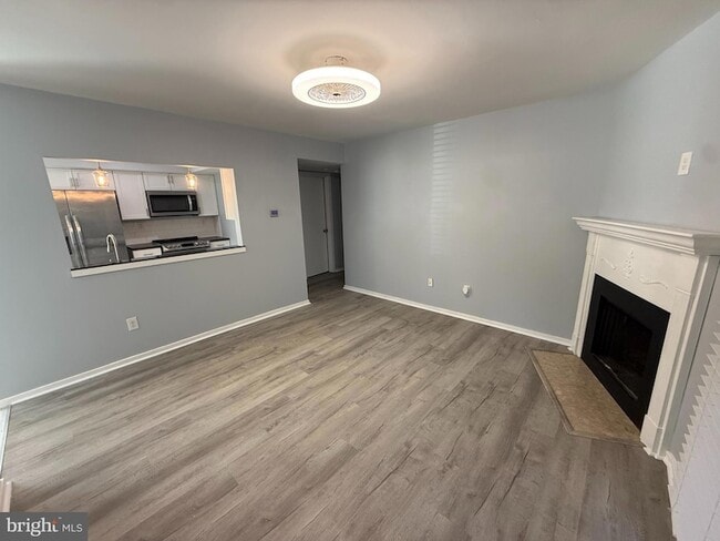 Building Photo - 313 Gregorys Way