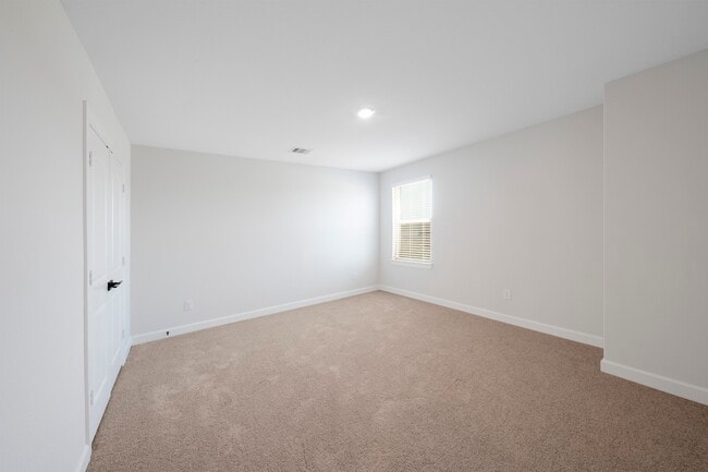 Building Photo - 6151 White Spruce Dr