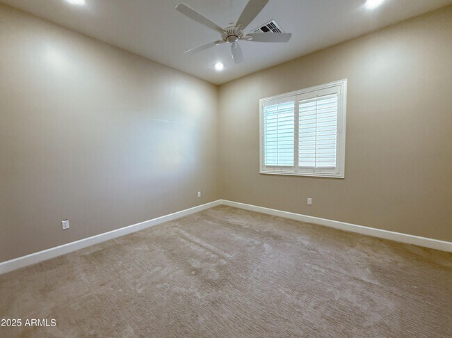 Building Photo - 8976 N 8th Dr