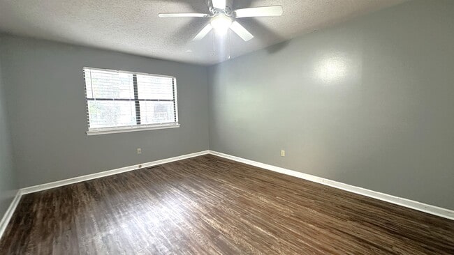 Building Photo - 3735 Donovan Dr