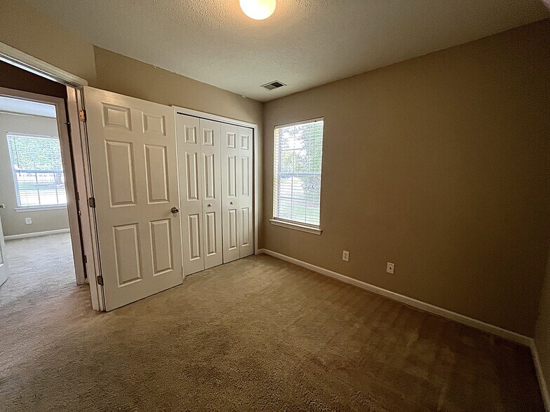 Building Photo - 485 Live Oak Walk