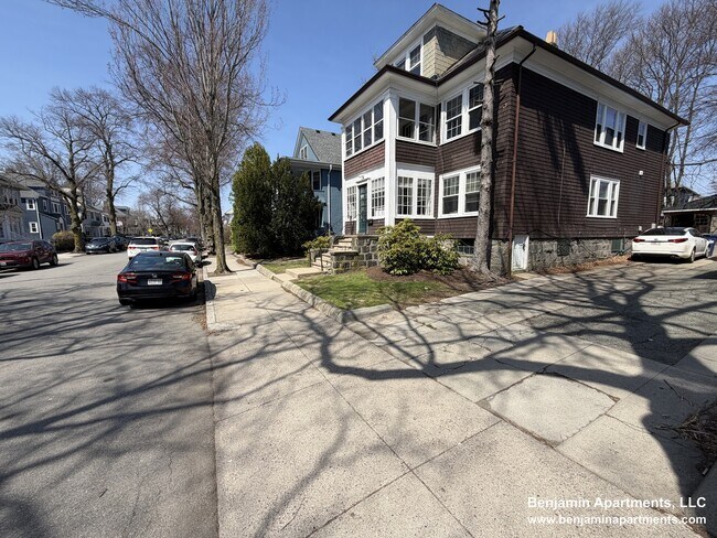 Building Photo - 23 Moraine St