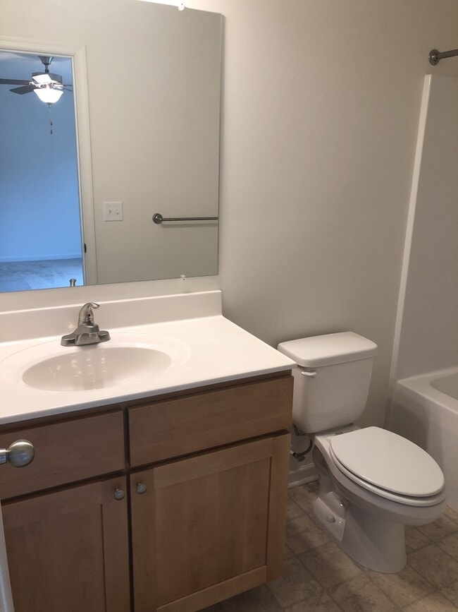 Building Photo - Two Master Suite Apartment Townhouse