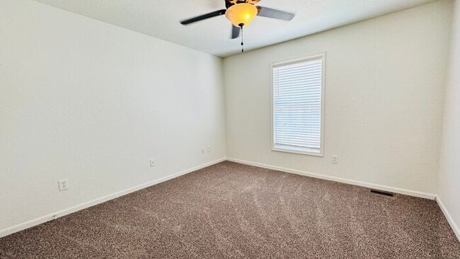 Building Photo - Creekwood Park Townhomes -$500 rent credit...
