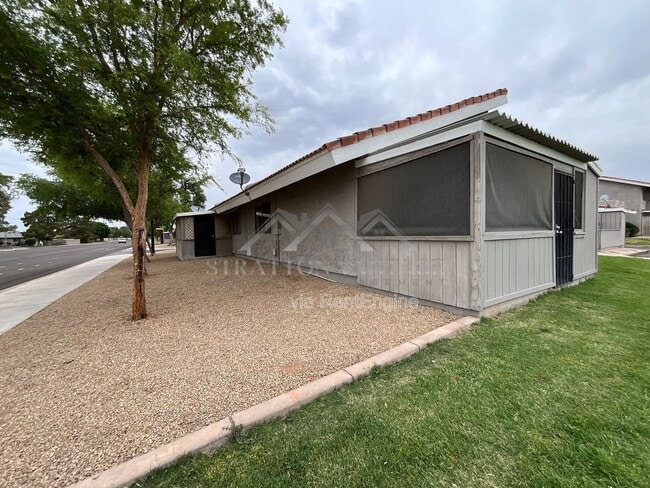 Building Photo - 405 E Bruce Ave