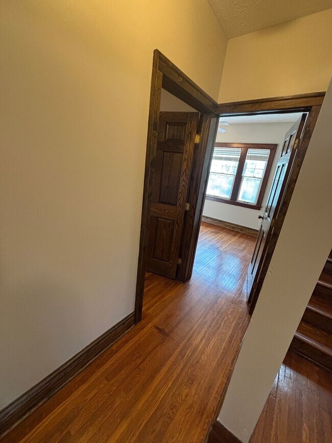 Building Photo - 361 E Northwood Ave