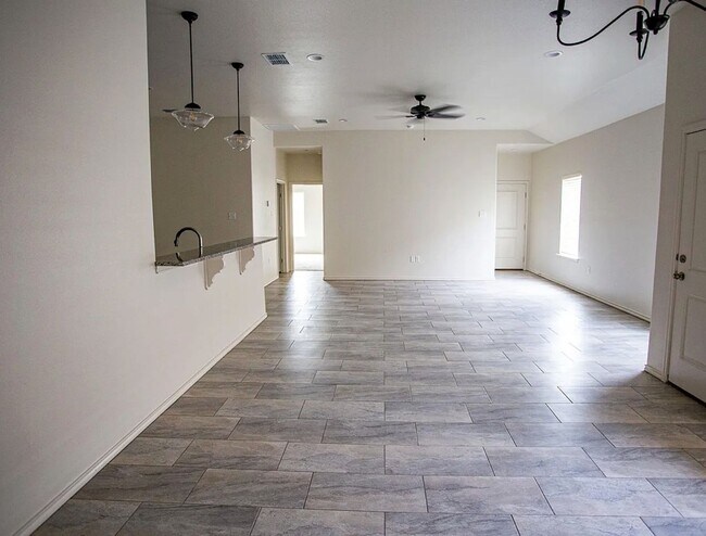 Building Photo - Escape the Ordinary in Viridian Townhomes!