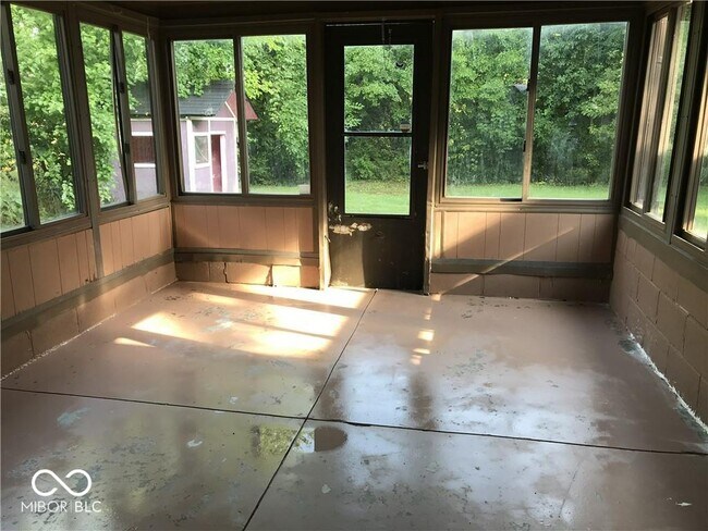 Building Photo - 9444 English Oak Dr