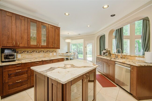 Building Photo - 22315 Claysprings Ln