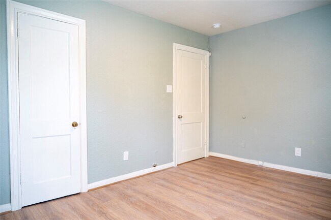 Building Photo - 505 Sikes St