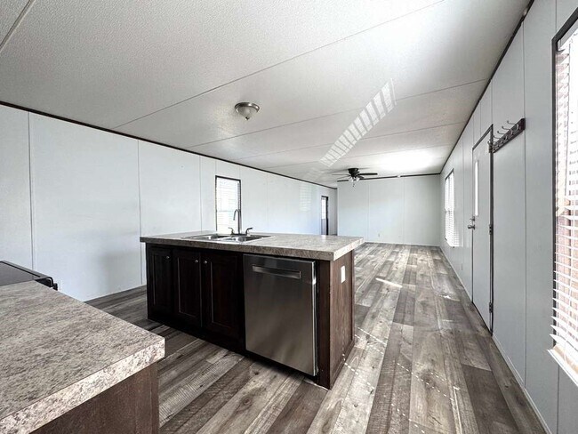 Building Photo - 16206 Wood Dr