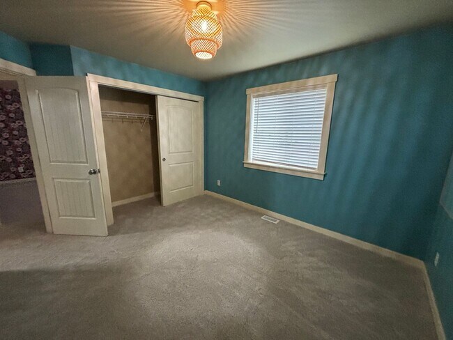 Building Photo - 1689 Aaron Dr