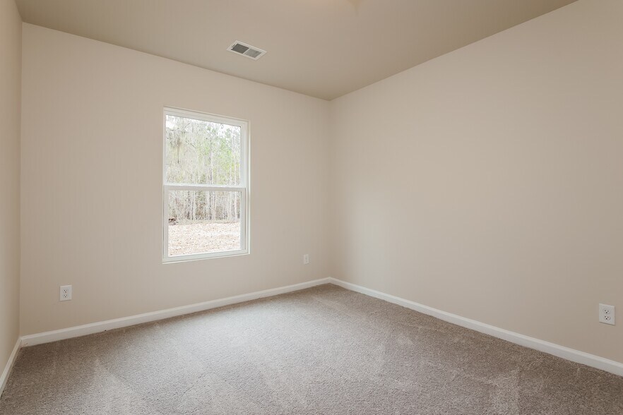 Building Photo - 68 Sunrise Cir