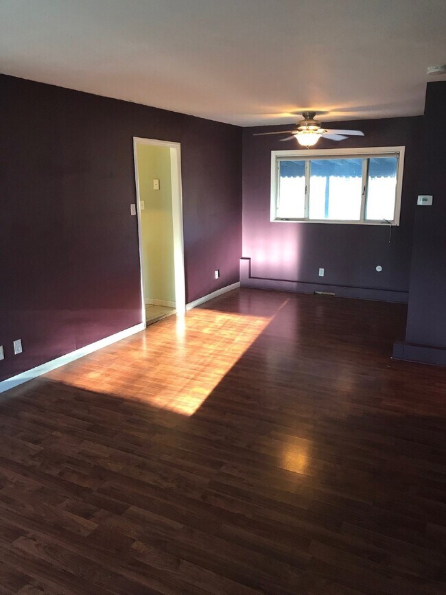 Building Photo - 2BR/1BA in University Hills with Huge Yard...