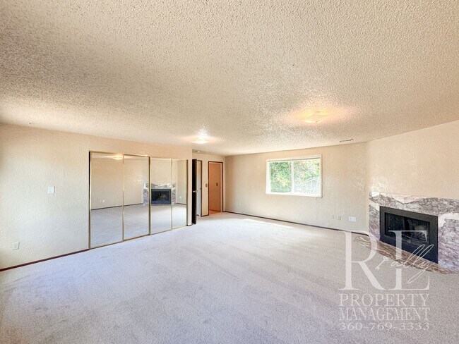Building Photo - 7880 Oxbow Ave