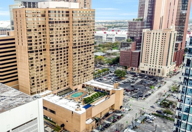 Building Photo - 1111 Caroline St