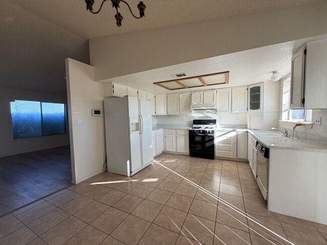 Building Photo - 3 Bedroom House Located in Cul De Sac Near Sportspark