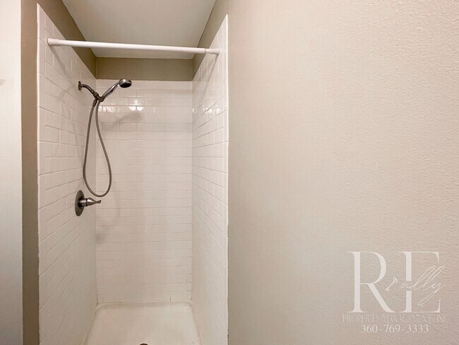 Building Photo - 3BR Bremerton Home with Vintage Charm & Mo...