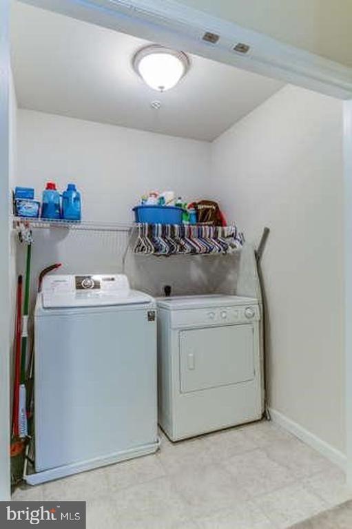 Building Photo - 861 Fawn Ln