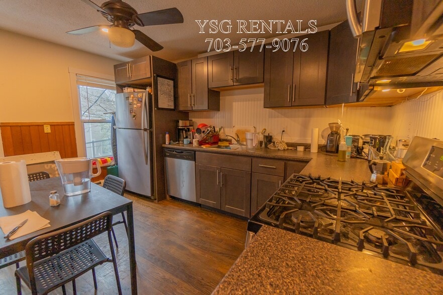 Building Photo - 260 Columbia St