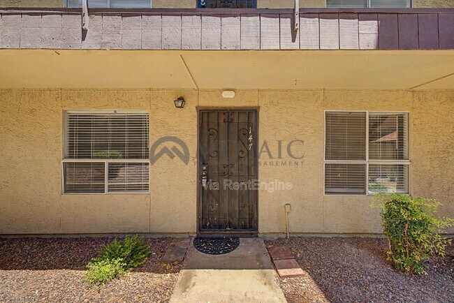 Building Photo - 461 W Holmes Ave