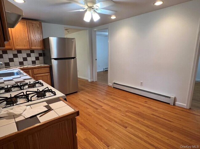 Building Photo - 63 Hudson St