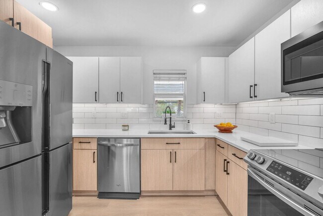 Building Photo - 477 NE 1st St