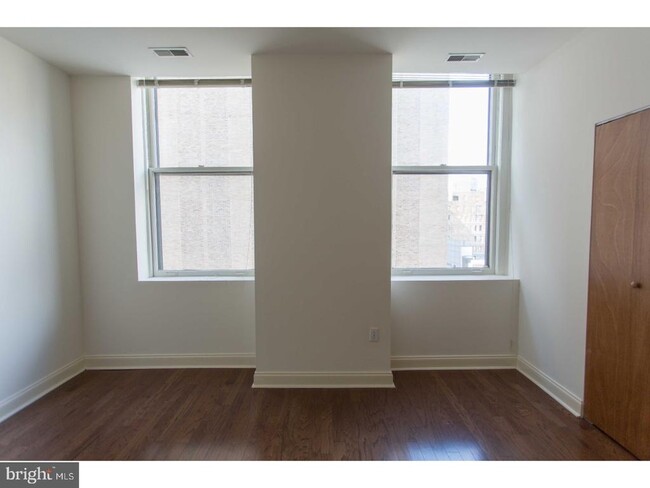 Building Photo - 1600 Walnut St