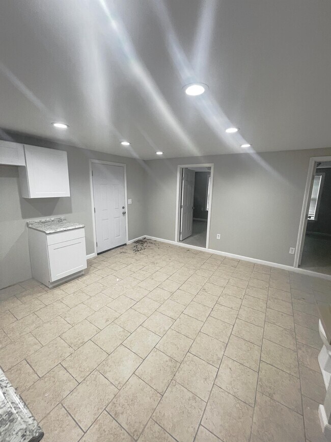 Building Photo - 125 Glenwood Ct