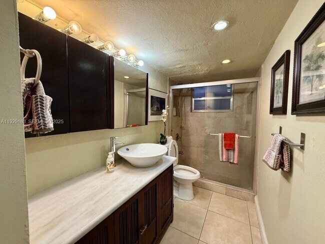 Building Photo - 910 Michigan Ave