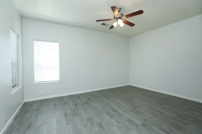 Building Photo - 24603 Haigshire Dr