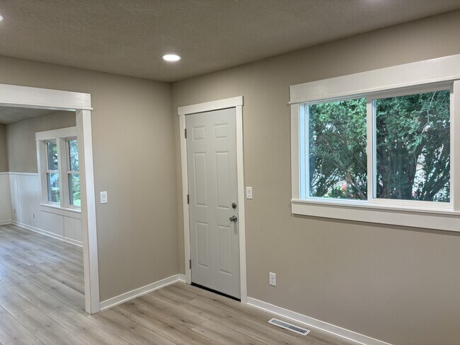 Building Photo - 209 N 22nd St