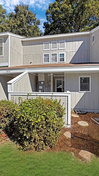 Building Photo - 405 Hickory Hill Dr