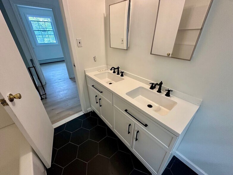 Building Photo - 12 Dundalk Rd