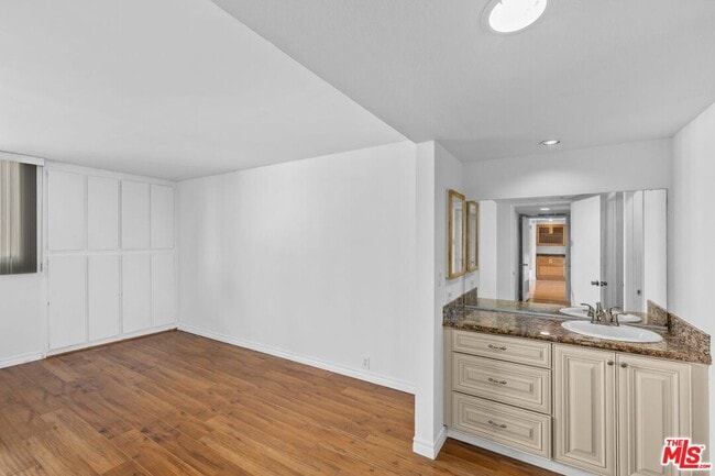 Building Photo - 10535 Wilshire Blvd