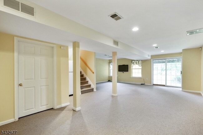 Building Photo - 8 Hopkinson Ct