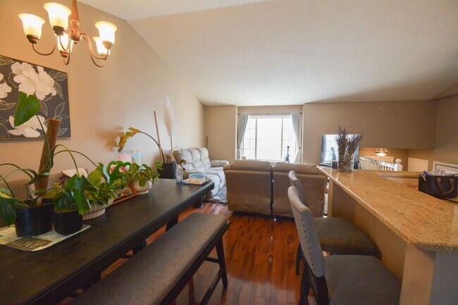 Building Photo - Spacious 4 bed 2 bath House For Rent