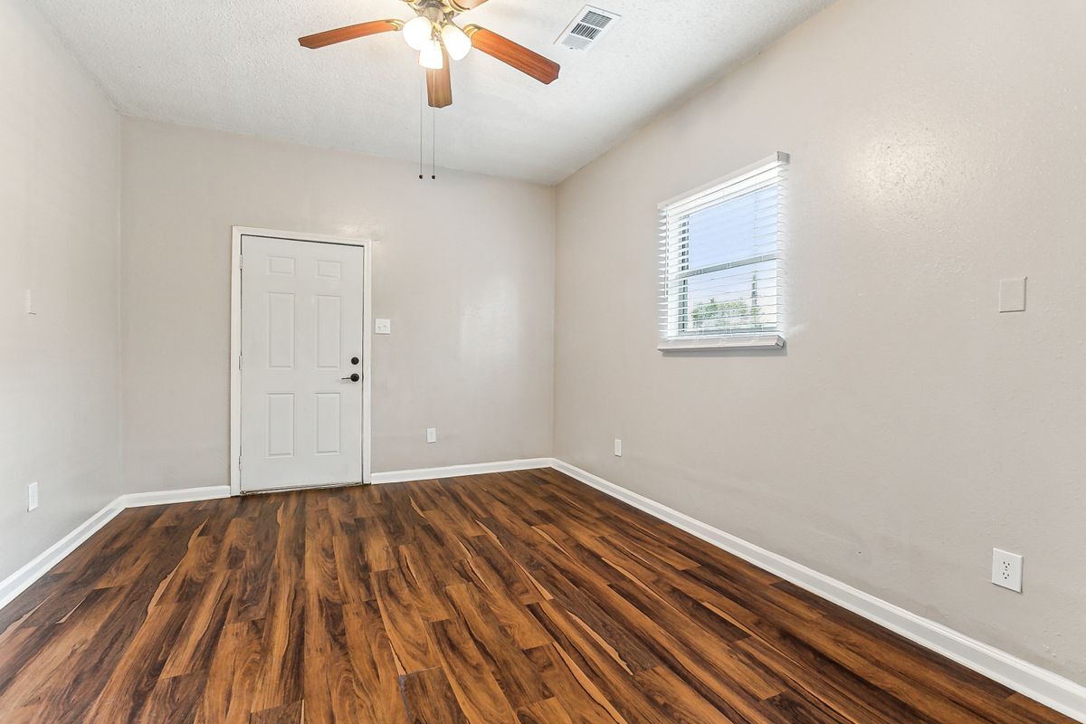 Building Photo - 2562 N Galvez St