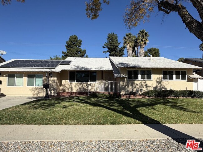 Primary Photo - 22341 Burton St