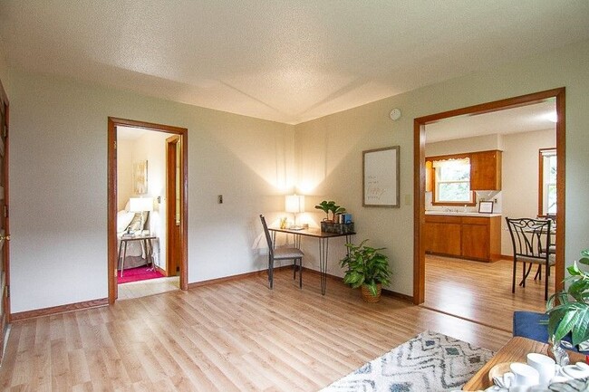 Building Photo - 306 Sycamore St