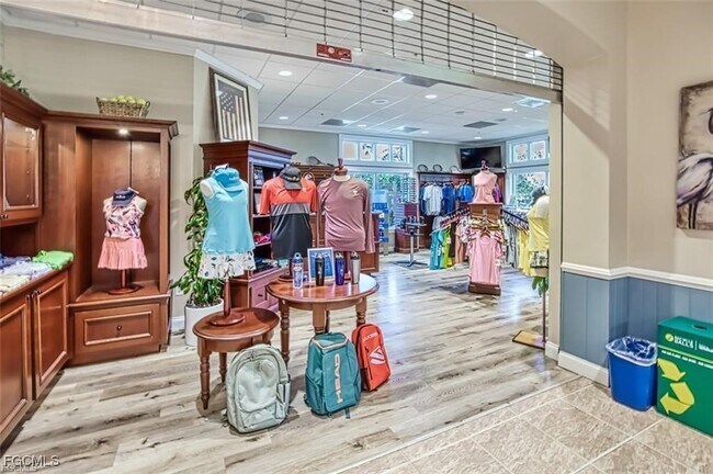 Building Photo - 10018 Oakhurst Way