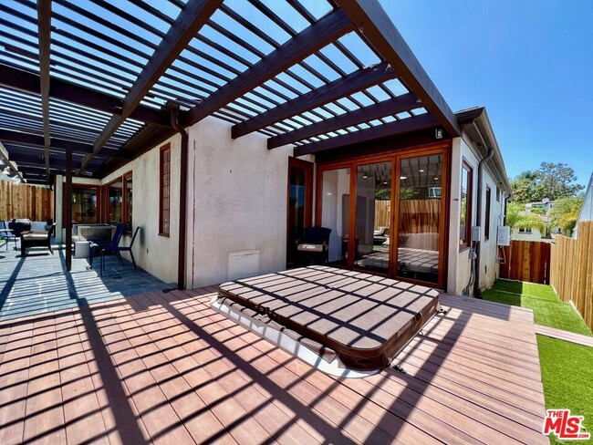 Building Photo - 10327 Lorenzo Dr
