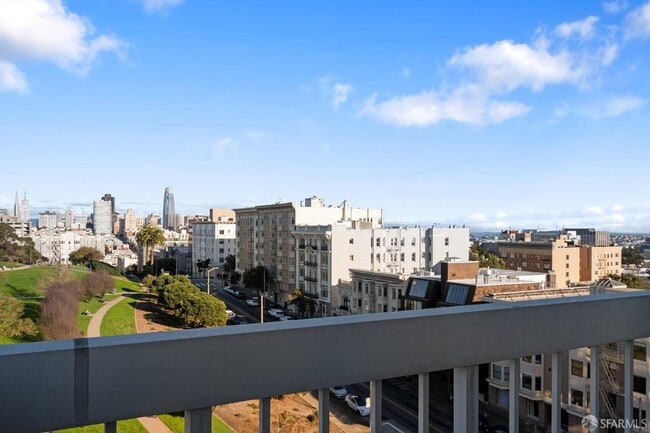 Building Photo - 2200 Sacramento St