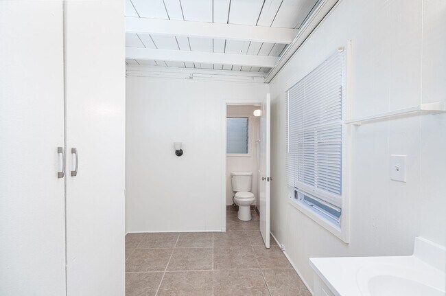 Building Photo - 218 29th St